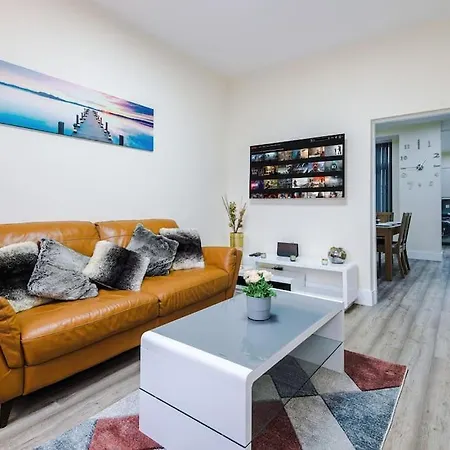 Spacious 4 Bedroom Modern House Near City Centre Sleeps 12 Manchester Exterior photo