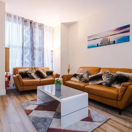 Spacious 4 Bedroom Modern House Near City Centre Sleeps 12 Manchester Exterior photo